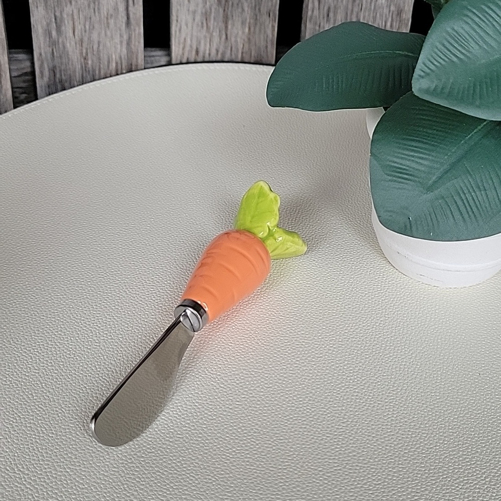 Tag Orange and Green Carrot Handle Butter Knife